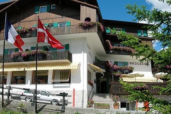 Sporthotel Enrosadira Кампителло-ди-Фасса Экстерьер фото